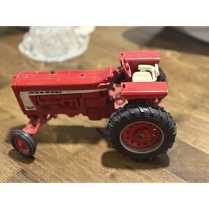 Vintage Farmall 806 Die Cast Toy Tractor 1/16 Scale Red Farm Tractor
